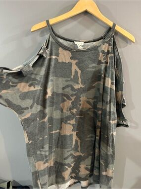 BiBi Camouflage Cold-Shoulder Tank Top - Gray, Tan